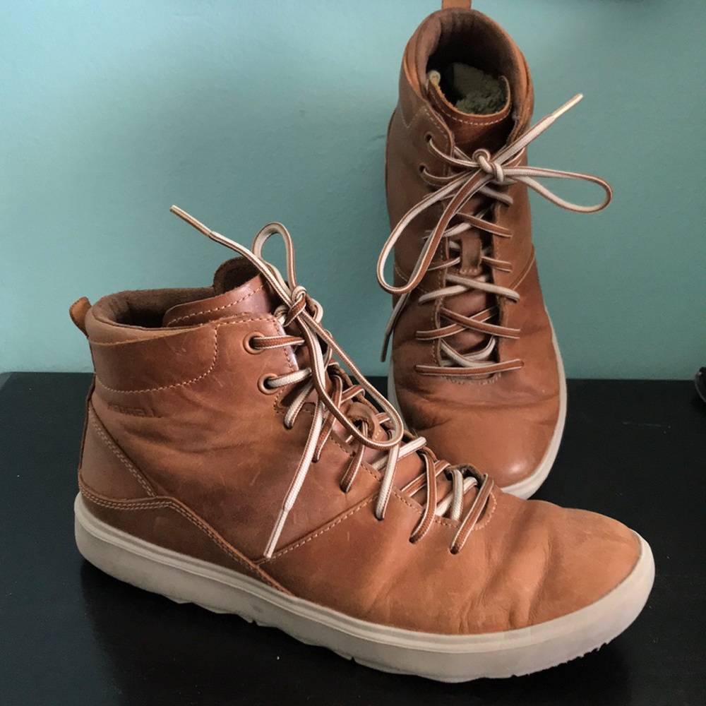 Merrell women’s leather chukka boot, size 7